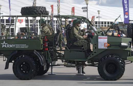 Операторы беспилотников уничтожили живую силу и бронетехнику ВСУ в зоне СВО