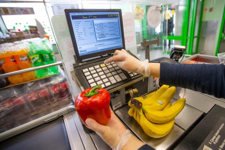 Упакованные продукты вытесняют с полок магазинов товары на развес