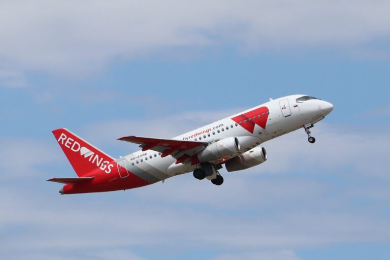 «Уже направлен резервный борт»: В авиакомпании Red Wings прокомментировали ситуацию с застрявшими на Шри-Ланке россиянами