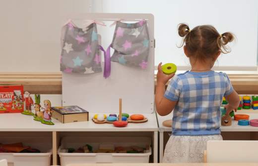 В Госдуме предложили увеличить зарплату воспитателей в детсадах в два раза