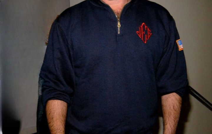 Wilberries и Ozon снимают с продажи свитер «Эпштейна»