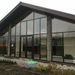 Фасадное остекление загородного дома: практичность и преимущества