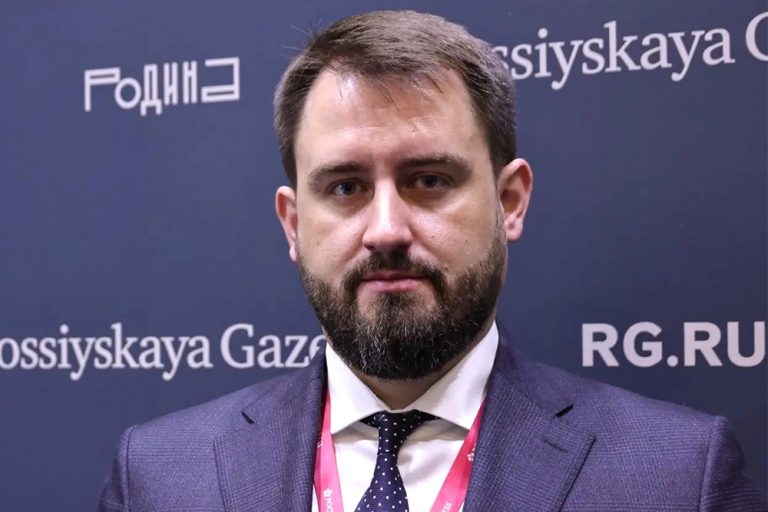 Почему в «белые списки» нужно включить все российские банки? Беседа с главой АБР Денисом Липаевым