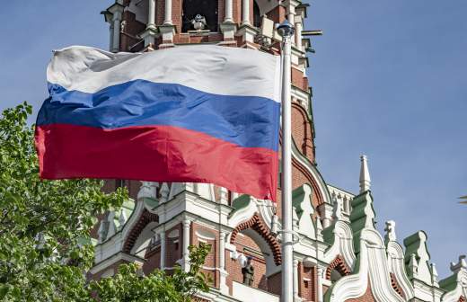 Политолог объяснил критику Макрона и Мерца в адрес ЕС из-за контактов с Россией