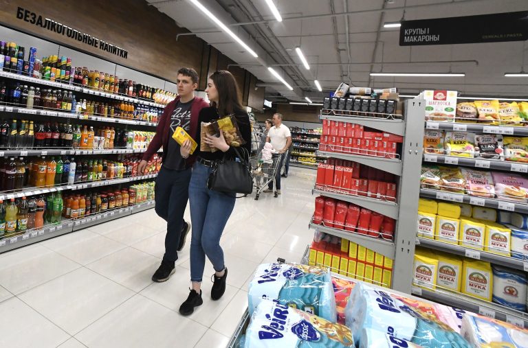 Россияне комбинируют форматы покупки продуктов. Что выбирают и почему