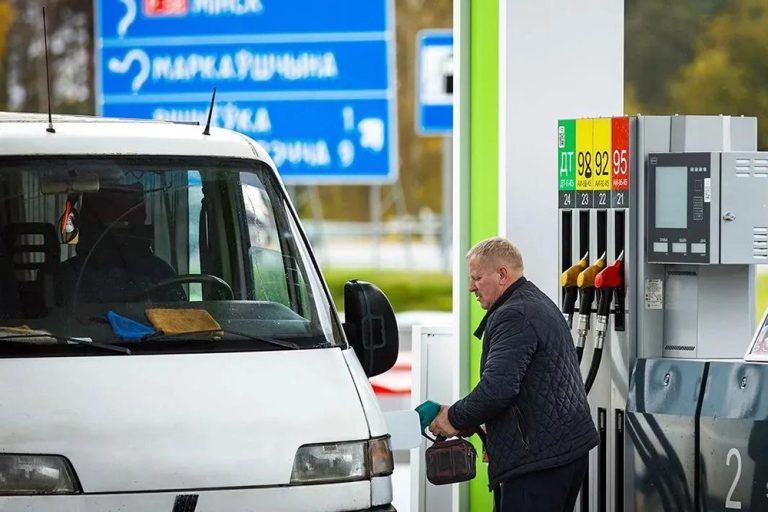 Сколько стоит и подойдет ли белорусский бензин российским водителям